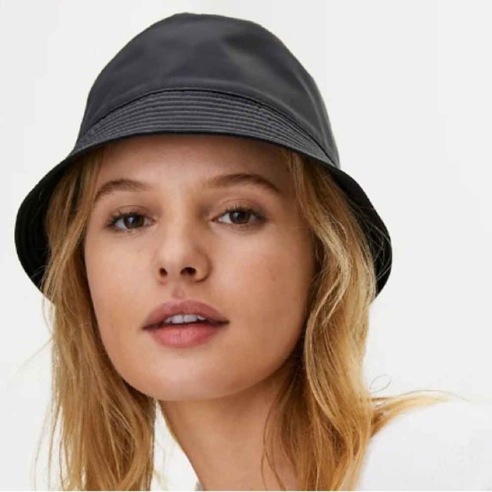 Bucket hat